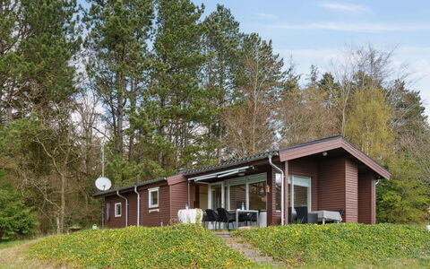 Enita - 350M from the Sea: Hout, Huis, Veranda, Dek, Hardwood, Dak, Beits, Houten Vloer, Eco Hotel