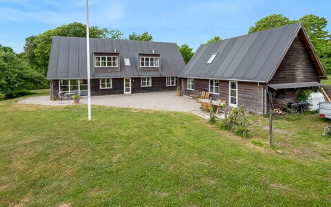 Guthbrand - 800M from the Sea: Gras, Dak, Huis, Land Lot, Verblijf, Gazon, Landgoed, Tuin, Boerderij, Werf