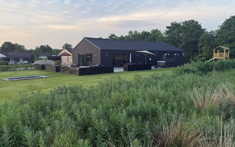 Asel - 350M from the Sea: Gras, Boom, Plain, Landschap, Land Lot, Grasland, Dak, Landelijk Gebied, Huis, Verblijf