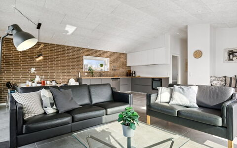 Asel - 350M from the Sea: Meubilair, Interieur Ontwerp, Flooring, Muur, Bankstel, Hout, Plafond, Verdieping, Woonkamer, Kamer