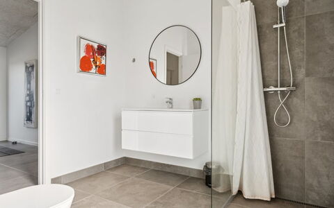 Asel - 350M from the Sea: Flooring, Verdieping, Interieur Ontwerp, Loodgieterswerkinrichting, Badkamer, Kamer, Tegel, Plafond, Loodgieter, Badkamerkast