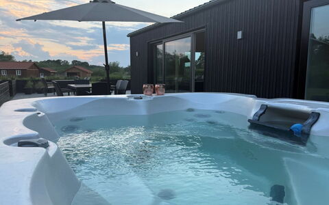 Asel - 350M from the Sea: Samengesteld Materiaal, Jacuzzi, Bad, Loodgieterswerkinrichting, Zwembad, Buitenmeubels, Binnenplaats, Hotel