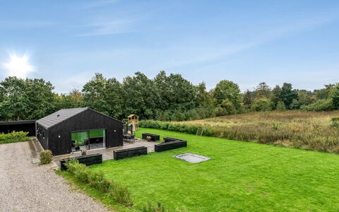 Asel - 350M from the Sea: Dak, Huis, Deur, Verblijf, Schaduw, Siding, Werf, Landgoed, Backyard