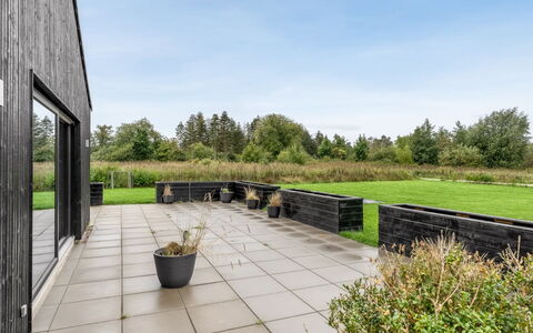 Asel - 350M from the Sea: Dak, Huis, Deur, Verblijf, Schaduw, Siding, Werf, Landgoed, Backyard