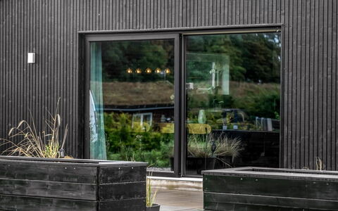 Asel - 350M from the Sea: Dak, Huis, Deur, Verblijf, Schaduw, Siding, Werf, Landgoed, Backyard