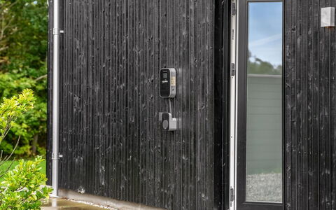 Asel - 350M from the Sea: Dak, Huis, Deur, Verblijf, Schaduw, Siding, Werf, Landgoed, Backyard