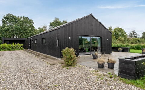 Asel - 350M from the Sea: Dak, Huis, Deur, Verblijf, Schaduw, Siding, Werf, Landgoed, Backyard