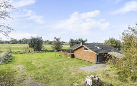 Frieda - 250M from the Sea: Thatching, Verblijf, Huis, Dak, Huis, Boerderij, Hut, Landgoed, Dorp