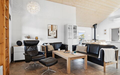 Elmo - 800M from the Sea: Dak, Huis, Land Lot, Huis, Verblijf, Landgoed, Garden Gebouwen, Schaduw, Blokhut, Landscaping