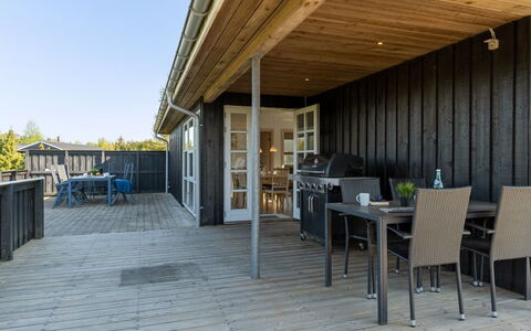Elmo - 800M from the Sea: Dak, Huis, Land Lot, Huis, Verblijf, Landgoed, Garden Gebouwen, Schaduw, Blokhut, Landscaping