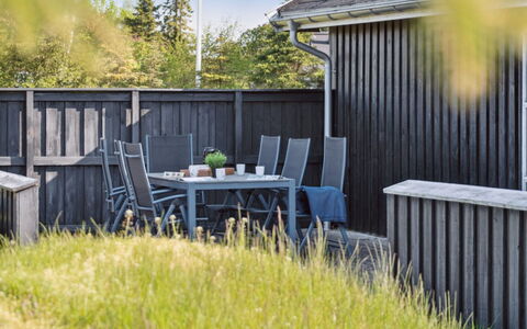 Elmo - 800M from the Sea: Dak, Huis, Land Lot, Huis, Verblijf, Landgoed, Garden Gebouwen, Schaduw, Blokhut, Landscaping