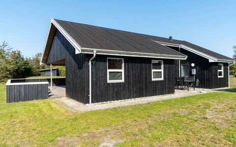 Elmo - 800M from the Sea: Dak, Huis, Land Lot, Huis, Verblijf, Landgoed, Garden Gebouwen, Schaduw, Blokhut, Landscaping