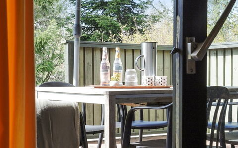 Winter - 500M from the Sea: Meubilair, Hout, Stoel, Buitenmeubels, Tafel, Glas, Buitentafel, Veranda, Keuken En Eettafel, Schaduw
