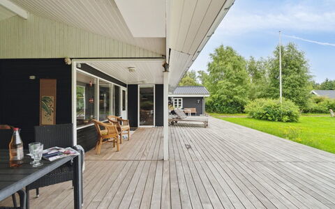 Gunlög - 1.3Km from the Sea: Plafond, Flooring, Interieur Ontwerp, Verdieping, Samengesteld Materiaal, Meubilair, Toevlucht, Hotel, Ontwerp, Daylighting