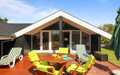 Alban - 700M from the Sea: Meubilair, Interieur Ontwerp, Stoel, Flooring, Tafel, Toevlucht, Verdieping, Plafond, Kamer, Eco Hotel