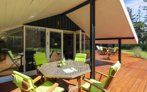 Alban - 700M from the Sea: Meubilair, Interieur Ontwerp, Stoel, Flooring, Tafel, Toevlucht, Verdieping, Plafond, Kamer, Eco Hotel