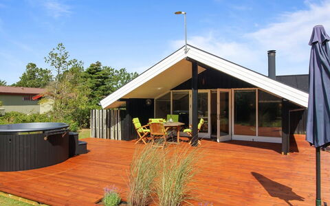 Alban - 700M from the Sea: Meubilair, Interieur Ontwerp, Stoel, Flooring, Tafel, Toevlucht, Verdieping, Plafond, Kamer, Eco Hotel