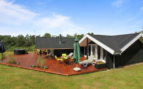 Alban - 700M from the Sea: Meubilair, Interieur Ontwerp, Stoel, Flooring, Tafel, Toevlucht, Verdieping, Plafond, Kamer, Eco Hotel