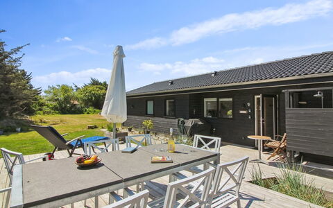 Sampo - 400M from the Sea: Woongebied, Dak, Voorstad, Oprit, Landgoed, Schoorsteen