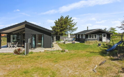 Sampo - 400M from the Sea: Woongebied, Dak, Voorstad, Oprit, Landgoed, Schoorsteen
