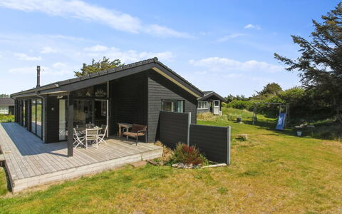 Sampo - 400M from the Sea: Woongebied, Dak, Voorstad, Oprit, Landgoed, Schoorsteen