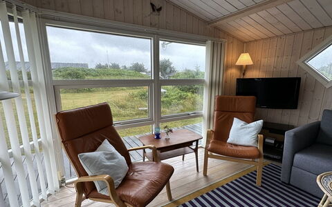 Freding - 450M from the Sea: Meubilair, Interieur Ontwerp, Hout, Flooring, Verdieping, Plafond, Kamer, Stoel, Beits, Huis