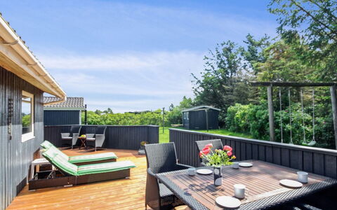 Wisti - 600M from the Sea: Hout, Huis, Dek, Hardwood, Houten Vloer, Beits, Plank, Veranda, Schaduw, Verblijf
