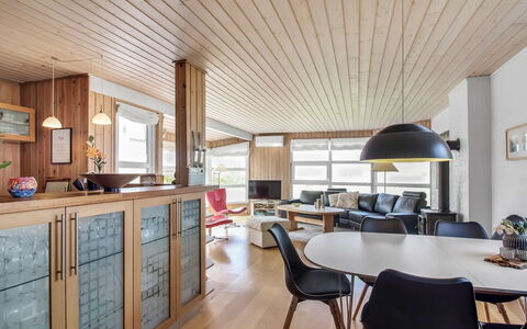 Thomsen - 475M from the Sea: Blauw, Zwembad, Meubilair, Buitenmeubels, Toevlucht, Stoel, Schaduw, Eco Hotel, Bloempot