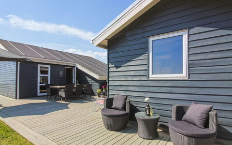 Thomsen - 475M from the Sea: Hout, Siding, Dak, Huis, Deur, Huis, Verblijf, Buitenmeubels, Hardwood, Plank