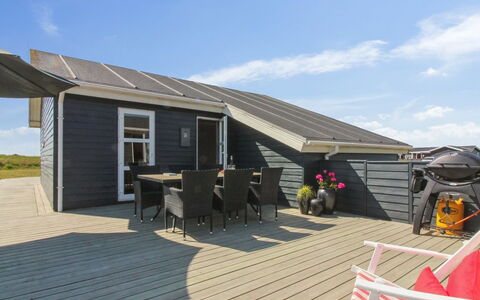 Thomsen - 475M from the Sea: Hout, Dak, Huis, Architectuur, Deur, Huis, Verblijf, Buitenmeubels, Siding, Dek
