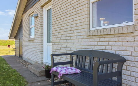Thomsen - 475M from the Sea: Siding, Huis, Deur, Verblijf, Werf, Schuifraam, Veranda, Buitenmeubels, Beits, Hardwood