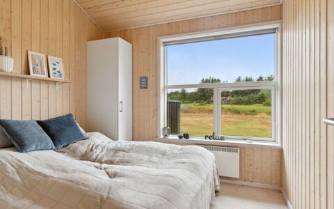 Sazdo - 1.1Km from the Sea: Hout, Slaapkamer, Bed, Verdieping, Flooring, Plafond, Interieur Ontwerp, Laken, Bedding, Bed Frame