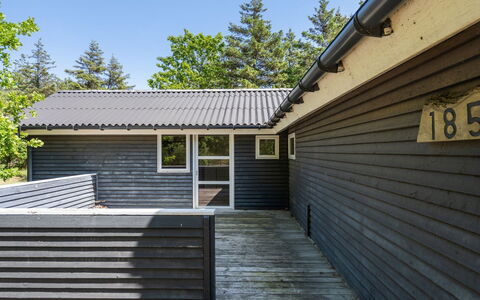 Aneline - 700M from the Sea: Meubilair, Interieur Ontwerp, Flooring, Hout, Verdieping, Plafond, Houten Vloer, Stoel, Tafel, Verlichting