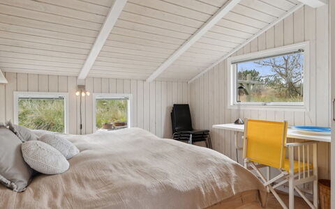 Hrefna - 500M from the Sea: Interieur Ontwerp, Hout, Plafond, Slaapkamer, Flooring, Verdieping, Bed, Meubilair, Kamer, Huis