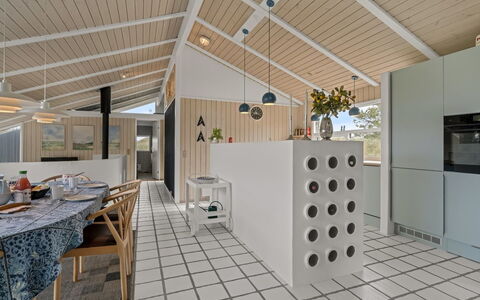 Hrefna - 500M from the Sea: Flooring, Interieur Ontwerp, Verdieping, Keuken, Plafond, Lichte Inrichting, Countertop, Natuurlijk Materiaal, Schaduw, Stoel