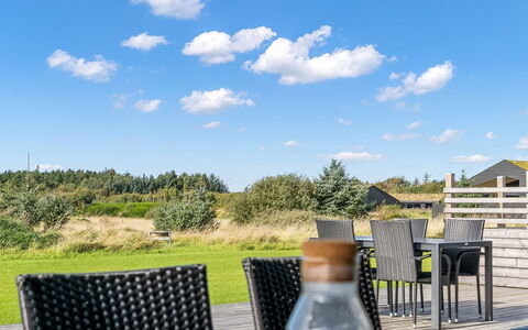 Egil - 1.5Km from the Sea: Lucht, Meubilair, Buitenmeubels, Stoel, Buitentafel, Zonlicht, Schaduw, Landscaping, Armleuning, Hek