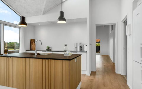 Egil - 1.5Km from the Sea: Keuken, Interieur Ontwerp, Hout, Flooring, Countertop, Plafond, Verdieping, Toestel Van De Keuken, Cabinetry, Meubilair