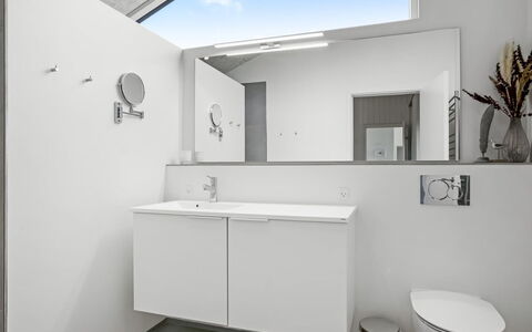 Egil - 1.5Km from the Sea: Loodgieterswerkinrichting, Interieur Ontwerp, Flooring, Badkamer, Wastafel, Verdieping, Badkamerkast, Kraan, Wastafel In De Badkamer, Loodgieter