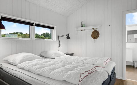 Egil - 1.5Km from the Sea: Slaapkamer, Bed, Bedding, Bed Frame, Laken, Ontwerp, Plank, Hardwood, Matras, Hoofdkussen