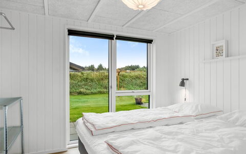 Egil - 1.5Km from the Sea: Hout, Plafond, Slaapkamer, Interieur Ontwerp, Bed, Verdieping, Laken, Bed Frame, Bedding, Hardwood