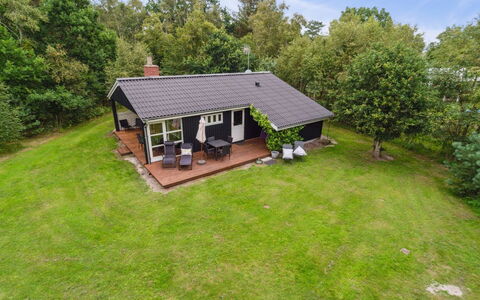 Alkmar - from the Sea: Verblijf, Gazon, Boerderij, Tuin, Garden Gebouwen, Werf, Backyard, Siding, Schuur