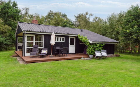 Alkmar - from the Sea: Dak, Huis, Verblijf, Huis, Veranda, Garden Gebouwen, Gazon, Siding, Werf, Landgoed