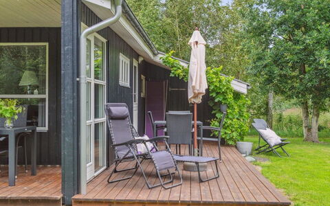 Alkmar - from the Sea: Verblijf, Veranda, Tuin, Garden Gebouwen, Dek, Schaduw, Werf, Hardwood, Backyard, Siding