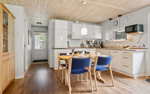 Alkmar - from the Sea: Hout, Flooring, Interieur Ontwerp, Meubilair, Plafond, Verdieping, Keuken, Huis, Countertop, Houten Vloer