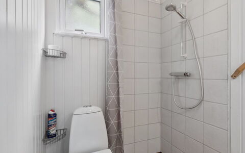 Alkmar - from the Sea: Muur, Flooring, Loodgieterswerkinrichting, Verdieping, Badkamer, Toilet, Interieur Ontwerp, Wc Bril, Loodgieter, Plafond