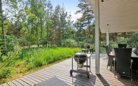 Arlett - 950M from the Sea: Blauw, Struik, Verblijf, Groundcover, Tuin, Landgoed, Schaduw, Landscaping, Boerderij, Eco Hotel