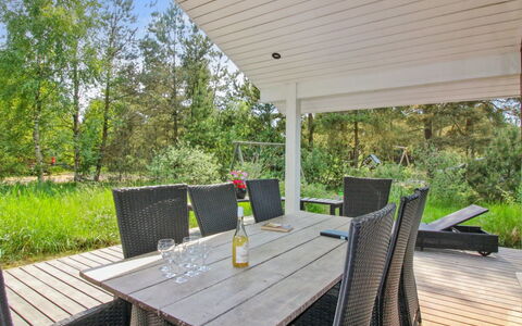 Arlett - 950M from the Sea: Blauw, Struik, Verblijf, Groundcover, Tuin, Landgoed, Schaduw, Landscaping, Boerderij, Eco Hotel