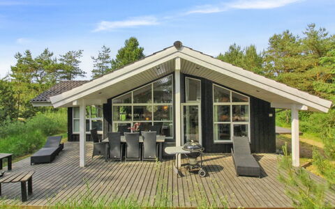 Arlett - 950M from the Sea: Blauw, Struik, Verblijf, Groundcover, Tuin, Landgoed, Schaduw, Landscaping, Boerderij, Eco Hotel