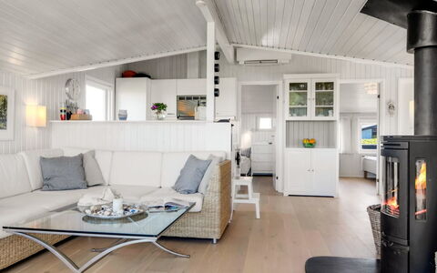 Minka - 58M from the Sea: Flooring, Interieur Ontwerp, Huis, Verdieping, Plafond, Meubilair, Woonkamer, Bankstel, Houten Vloer