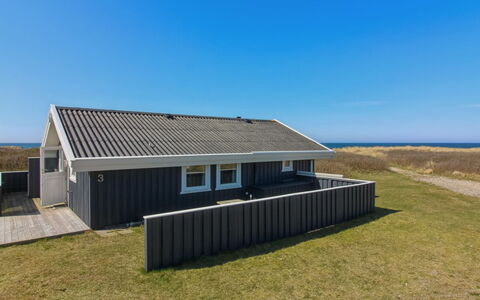 Minka - 58M from the Sea: Dak, Verblijf, Huis, Schaduw, Siding, Boerderij, Veranda, Outdoor Structuur, Garden Gebouwen